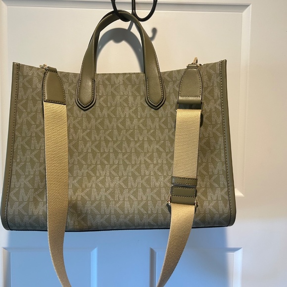 Michael Kors Over-shoulder Bag - Picture 2 of 3